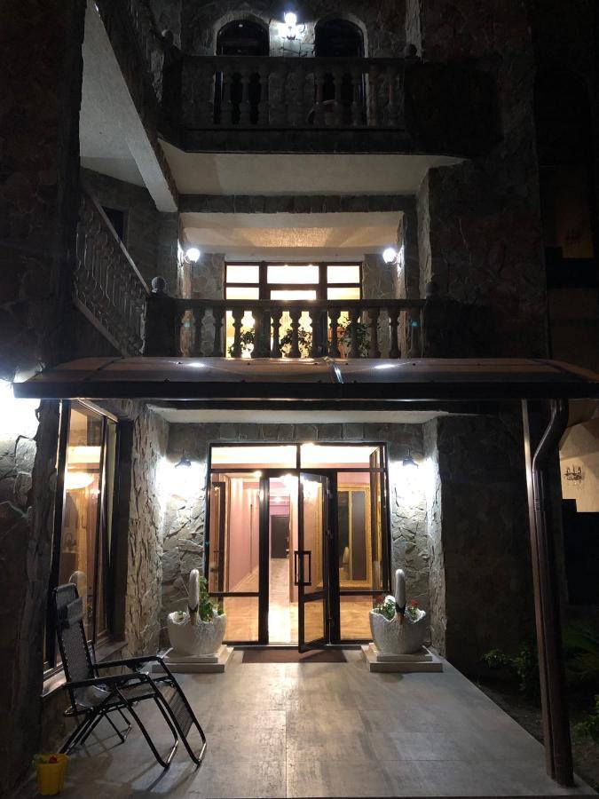 Гостевой Дом Siella Hotel Sukhumi Exterior foto
